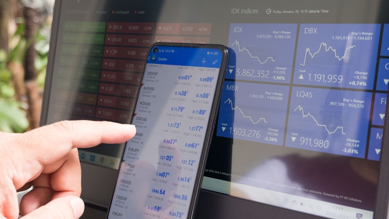 What Drives Exchange Rates? 4 Key Factors Simplified